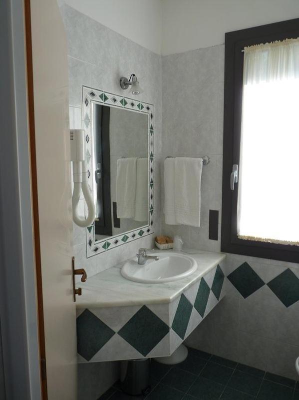 Hotel Gambrinus Lido di Jesolo Bagian luar foto