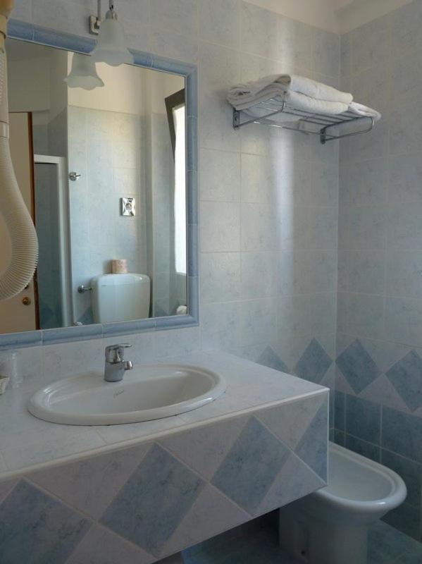 Hotel Gambrinus Lido di Jesolo Bagian luar foto