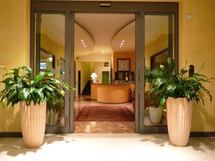 Hotel Gambrinus Lido di Jesolo Bagian luar foto