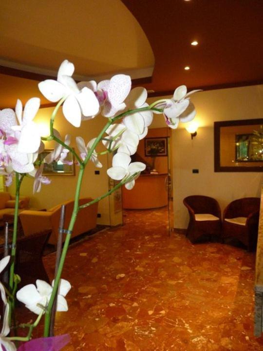 Hotel Gambrinus Lido di Jesolo Bagian luar foto