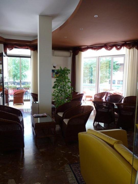 Hotel Gambrinus Lido di Jesolo Bagian luar foto