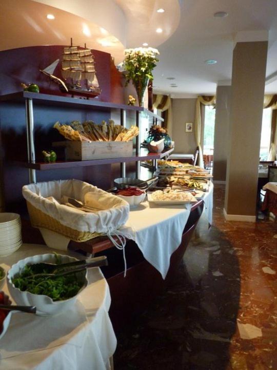 Hotel Gambrinus Lido di Jesolo Bagian luar foto