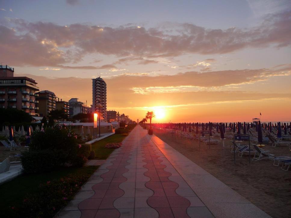 Hotel Gambrinus Lido di Jesolo Bagian luar foto