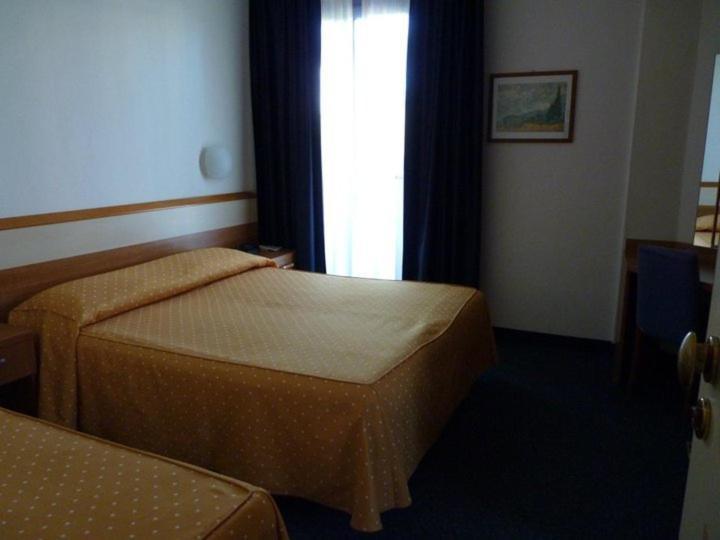 Hotel Gambrinus Lido di Jesolo Bagian luar foto