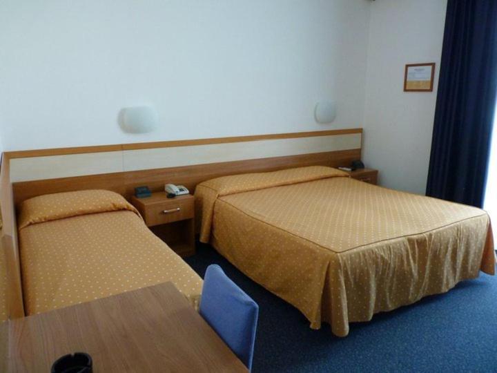 Hotel Gambrinus Lido di Jesolo Bagian luar foto
