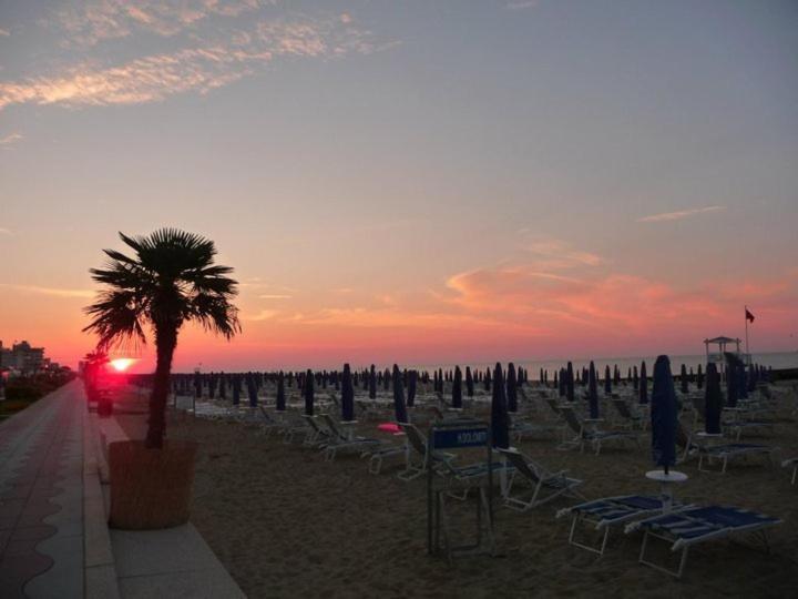 Hotel Gambrinus Lido di Jesolo Bagian luar foto