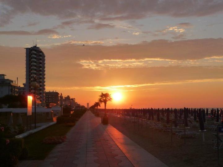 Hotel Gambrinus Lido di Jesolo Bagian luar foto